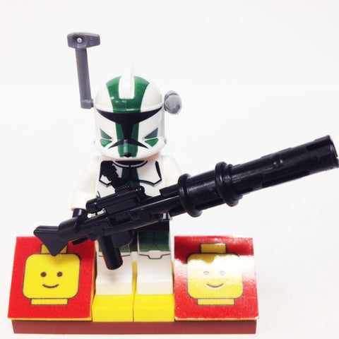 MinifigurePacks: Lego Star Wars Bundle "(1) CLONE COMMANDER GREE" "(1) FIGURE DISPLAY BASE" "(3) FIGURE ACCESSORIES"